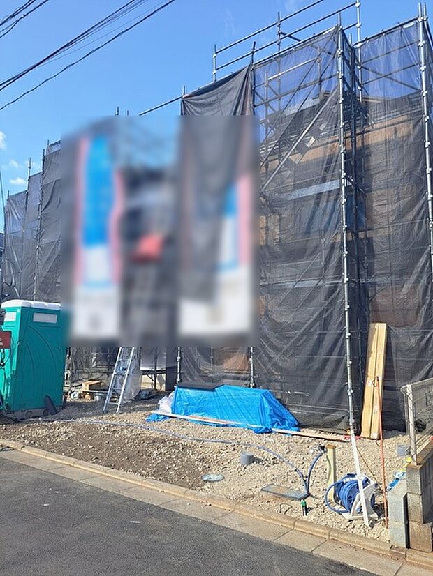 周辺の街並みの中で適度な主張、生活に溶け込むシンプルなデザインの外観が魅力の一戸建です。