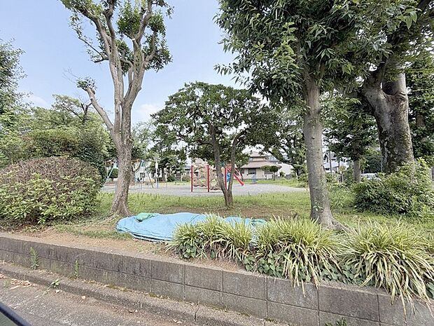 豊かな緑が日々の暮らしに安らぎを添える、落ち着いた住環境が広がります。