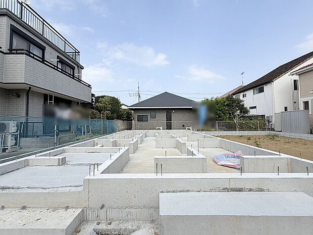 現在建物を建築中です、建築中の物件については現地確認の他、同施工会社の完成施工例のご案内、担当者のプレゼンテーションにてご検討ください。適切なご検討の方法をご説明させて頂きます。