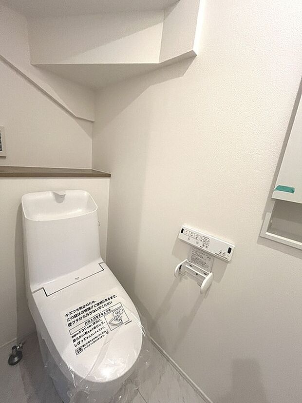 トイレにはウォシュレット機能を標準装備。 
