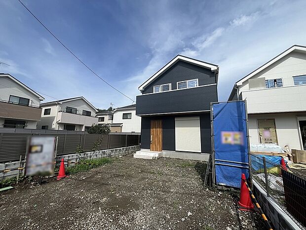 建物が完成しましたので室内のご見学予約スタート。当日のご見学予約も大歓迎です。お気軽にご連絡ください。エステート白馬国分寺店は火曜水曜も営業しております。
