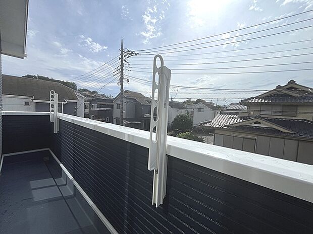季節の変化や天気の良い日には、バルコニーでの時間が心地よく、気分をリフレッシュさせることができます。