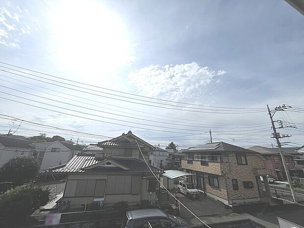 窓からの眺望です。実際に現地で眺望もご確認ください。 