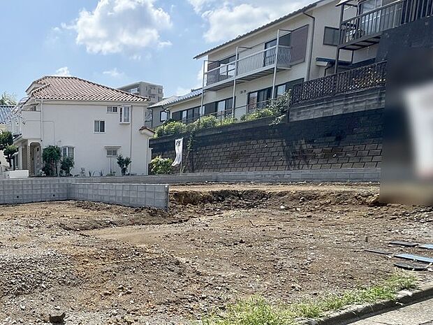 現在建物を建築中です、建築中の物件については現地確認の他、同施工会社の完成施工例のご案内、担当者のプレゼンテーションにてご検討ください。適切なご検討の方法をご説明させて頂きます。