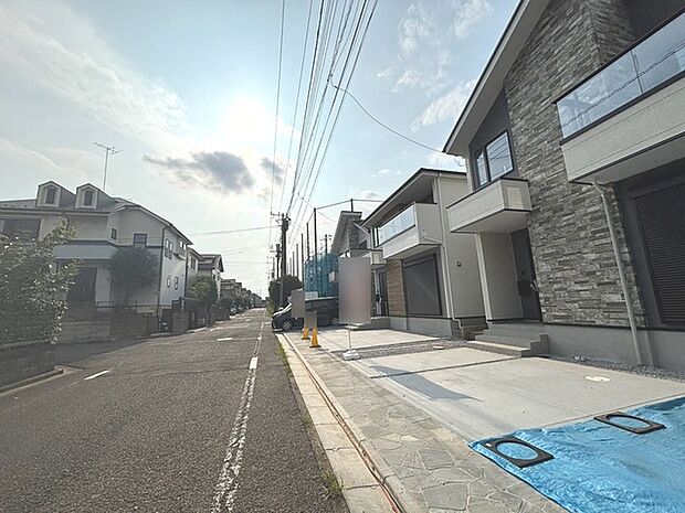 周辺は住宅が建ち並ぶ閑静な住宅街です。