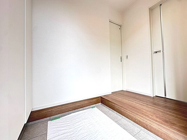 実際に室内をご見学頂くと生活のイメージが広がります。家具を置いたイメージや窓からの景色など、現地で体感ください。