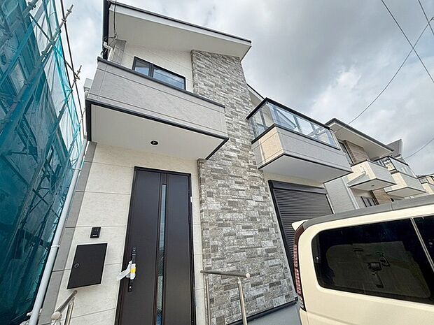 建物が完成しましたので室内のご見学予約スタート。当日のご見学予約も大歓迎です。お気軽にご連絡ください。エステート白馬国分寺店は火曜水曜も営業しております。