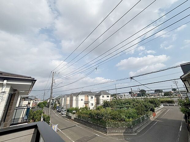 窓からの眺望です。実際に現地で眺望もご確認ください。