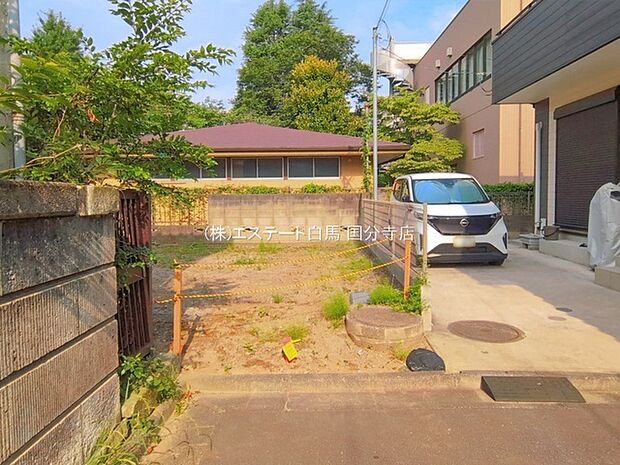 現地ご見学の際、スタッフが様々なご質問に対応いたします、周辺環境、前面道路、建築可能な建物について、ぜひご相談ください。