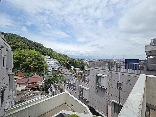 窓からの眺望です。実際に現地で眺望もご確認ください。