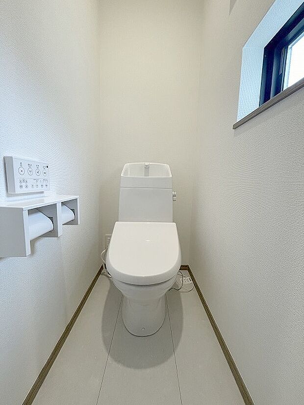 トイレにはウォシュレット機能を標準装備。