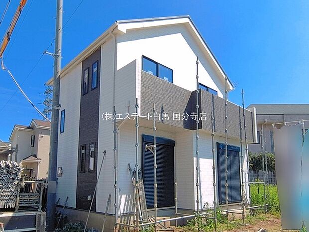 建物が完成しましたので室内のご見学予約スタート。当日のご見学予約も大歓迎です。お気軽にご連絡ください。エステート白馬国分寺店は火曜水曜も営業しております。 