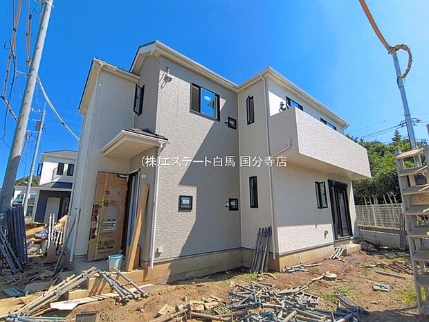 建物が完成しましたので室内のご見学予約スタート。当日のご見学予約も大歓迎です。お気軽にご連絡ください。エステート白馬国分寺店は火曜水曜も営業しております。 