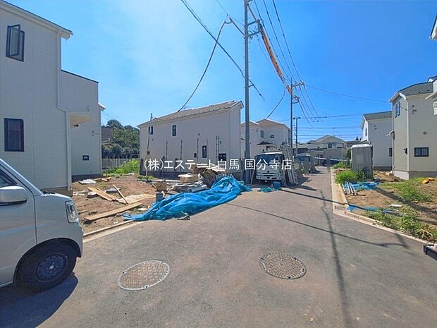 周辺は住宅が建ち並ぶ閑静な住宅街です。
