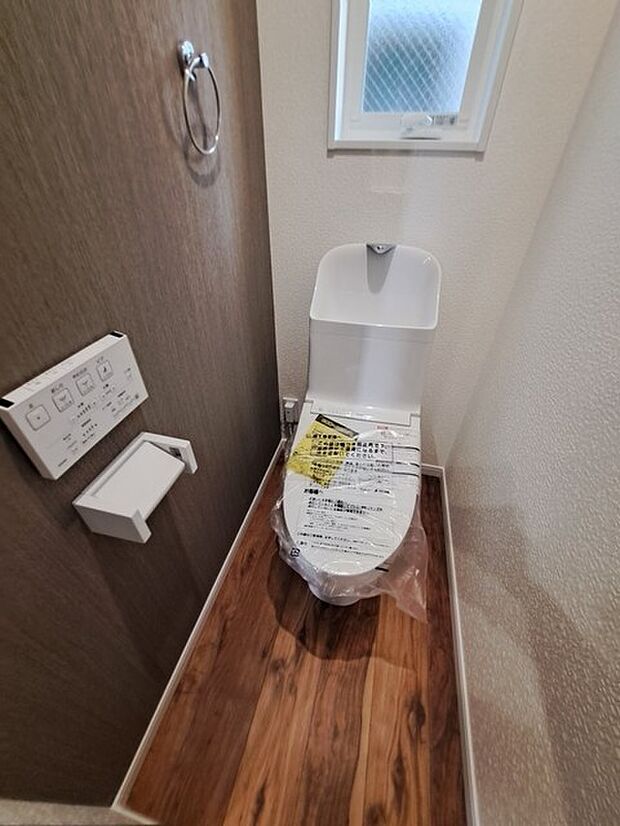 トイレにはウォシュレット機能を標準装備。