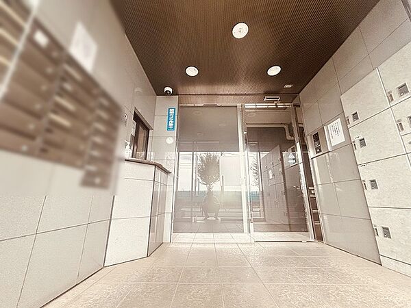 日々の外出や帰宅を穏やかに迎える心地よいアプローチ空間。