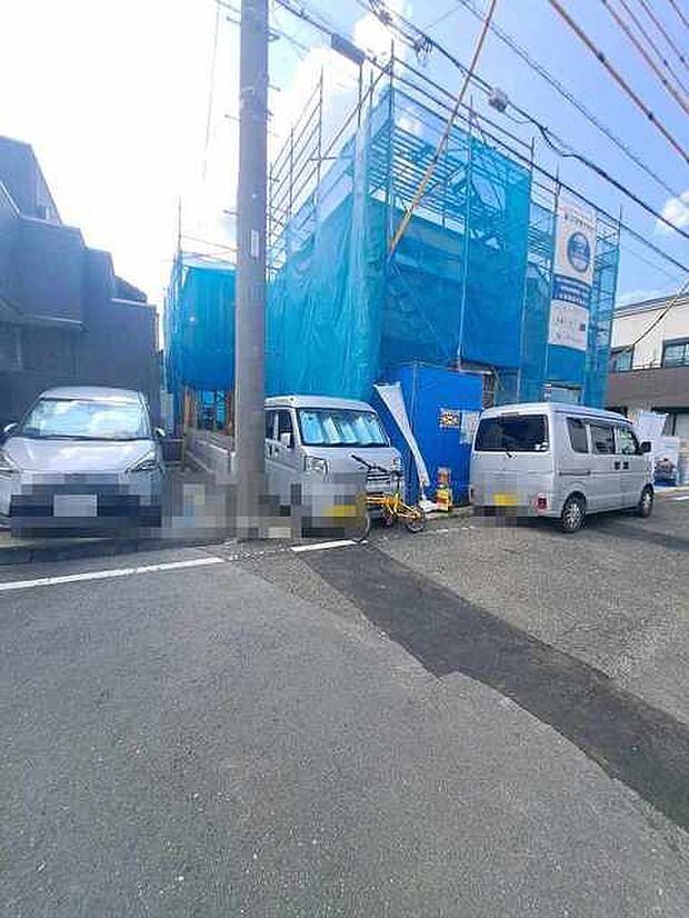 現在建物を建築中です、建築中の物件については現地確認の他、同施工会社の完成施工例のご案内、担当者のプレゼンテーションにてご検討ください。適切なご検討の方法をご説明させて頂きます。