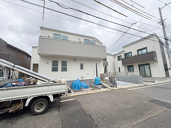 安心して暮らすことのできる住宅街。　住宅地の道路は一般に交通量が少なく車などの騒音が少ないため、住民にとって静かな生活環境が提供されます。