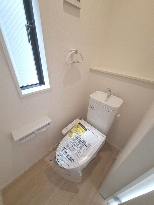 トイレにはウォシュレット機能を標準装備。