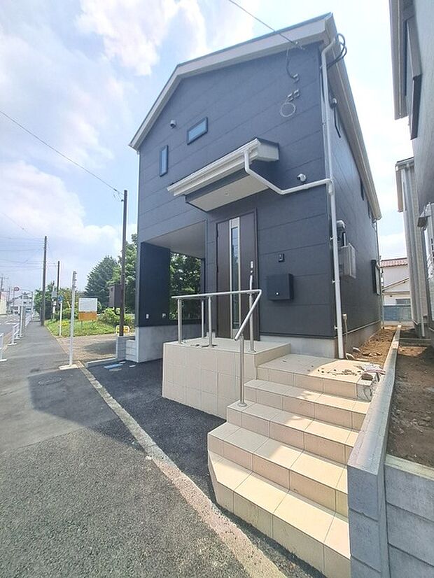 建物が完成しましたので室内のご見学予約スタート。当日のご見学予約も大歓迎です。お気軽にご連絡ください。エステート白馬国分寺店は火曜水曜も営業しております。