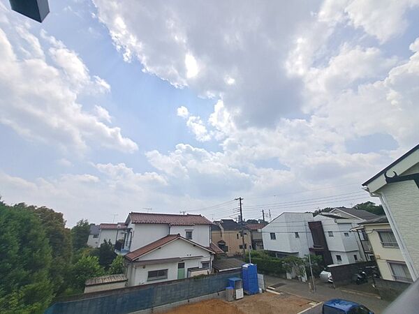窓からの眺望です。実際に現地で眺望もご確認ください。