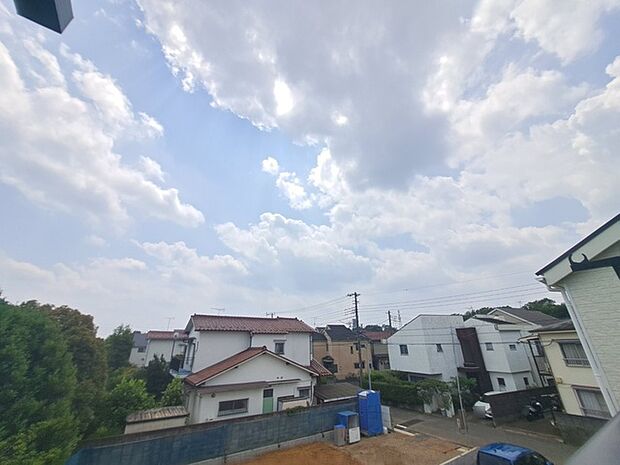 窓からの眺望です。実際に現地で眺望もご確認ください。