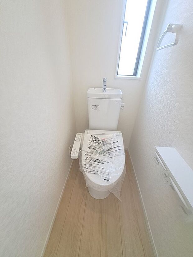 トイレにはウォシュレット機能を標準装備。