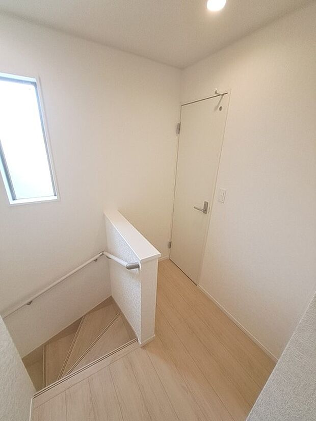 実際に室内をご見学頂くと生活のイメージが広がります。家具を置いたイメージや窓からの景色など、現地で体感ください。