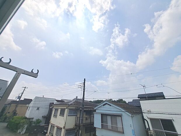 窓からの眺望です。実際に現地で眺望もご確認ください。