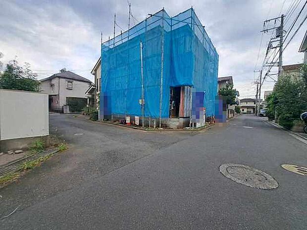 現在建物を建築中です、建築中の物件については現地確認の他、同施工会社の完成施工例のご案内、担当者のプレゼンテーションにてご検討ください。適切なご検討の方法をご説明させて頂きます。
