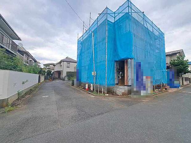 現在建物を建築中です、建築中の物件については現地確認の他、同施工会社の完成施工例のご案内、担当者のプレゼンテーションにてご検討ください。適切なご検討の方法をご説明させて頂きます。