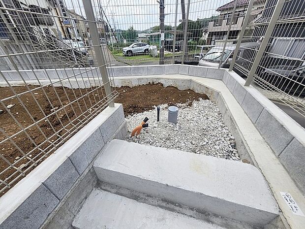 現在建物を建築中です、建築中の物件については現地確認の他、同施工会社の完成施工例のご案内、担当者のプレゼンテーションにてご検討ください。適切なご検討の方法をご説明させて頂きます。 