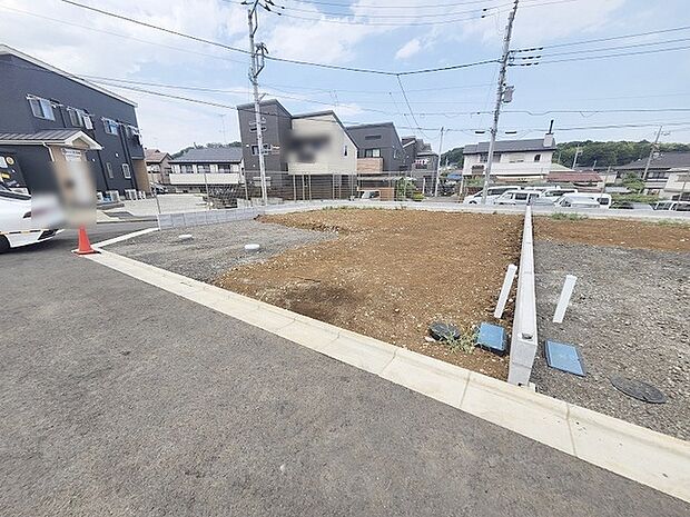 現在建物を建築中です、建築中の物件については現地確認の他、同施工会社の完成施工例のご案内、担当者のプレゼンテーションにてご検討ください。適切なご検討の方法をご説明させて頂きます。