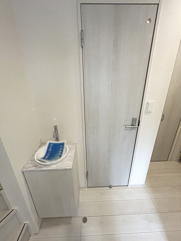 玄関に手洗器があるので、すぐに手を洗うことができ衛生的です。