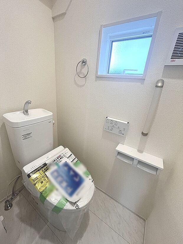 トイレにはウォシュレット機能を標準装備。 