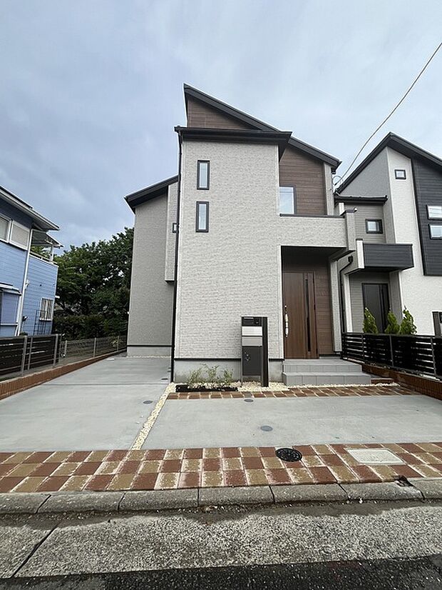 建物が完成しましたので室内のご見学予約スタート。当日のご見学予約も大歓迎です。お気軽にご連絡ください。エステート白馬国分寺店は火曜水曜も営業しております。 