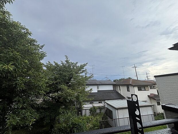 窓からの眺望です。実際に現地で眺望もご確認ください。 