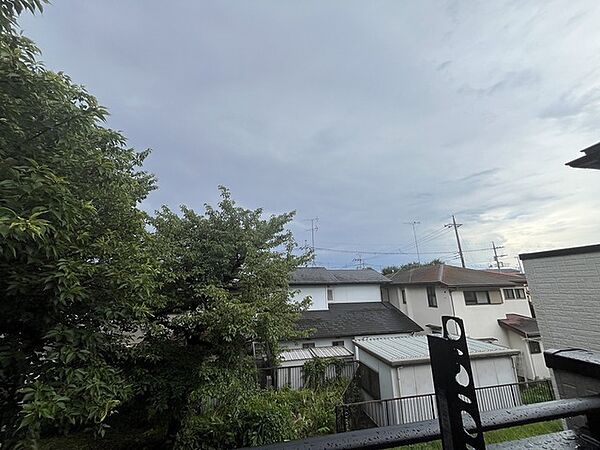 窓からの眺望です。実際に現地で眺望もご確認ください。