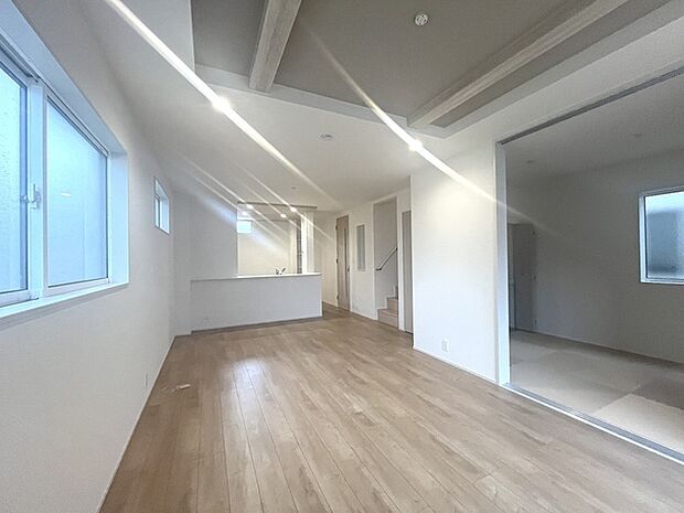 家族が一番集まる場所だから広々としつつも素敵な空間であって欲しい。みんながくつろぐリビングからキッチンまでが一つの空間のように繋がる間取り。