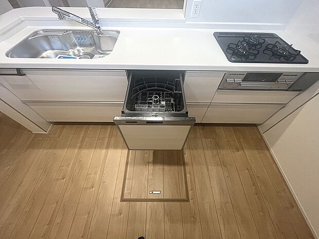 毎日の家事をサポートしてくれる食洗器も標準に装備。ちょっと嬉しい設備です 