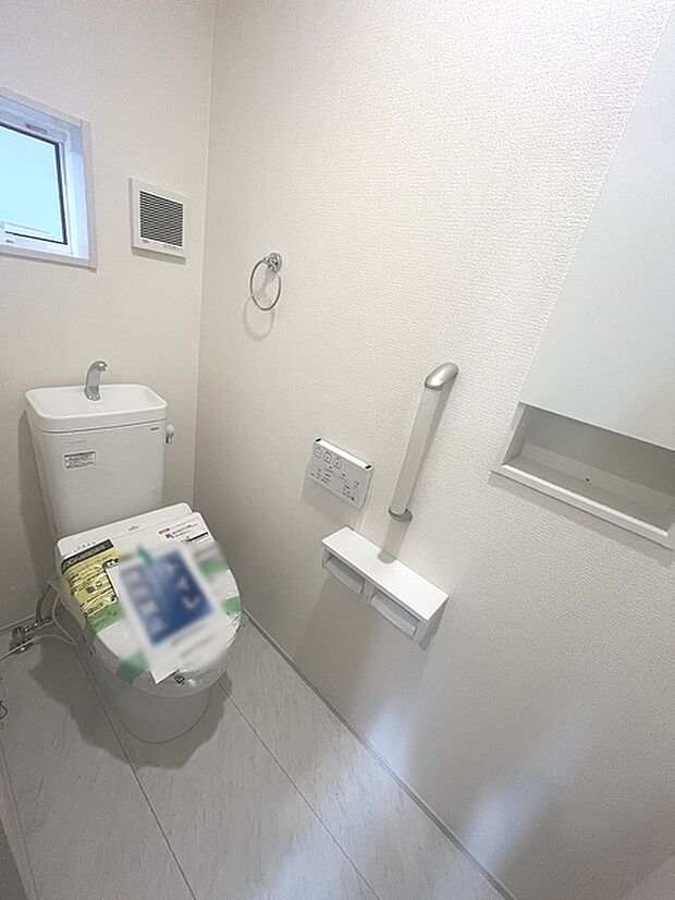 トイレにはウォシュレット機能を標準装備。