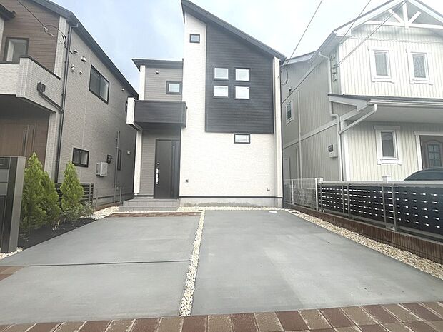 実際に室内をご見学頂くと生活のイメージが広がります。家具を置いたイメージや窓からの景色など、現地で体感ください。