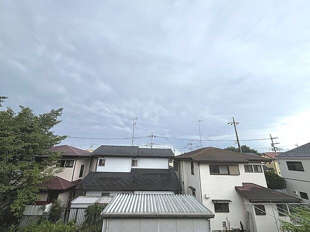 窓からの眺望です。実際に現地で眺望もご確認ください。