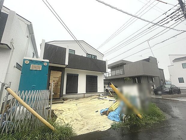 周辺は住宅が建ち並ぶ閑静な住宅街です。