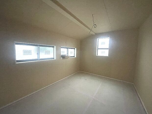 勾配天井の2階のお部屋。この勾配の角度がお洒落な雰囲気を感じさせてくれます。