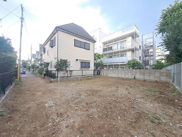 現在建物を建築中です、建築中の物件については現地確認の他、同施工会社の完成施工例のご案内、担当者のプレゼンテーションにてご検討ください。適切なご検討の方法をご説明させて頂きます。