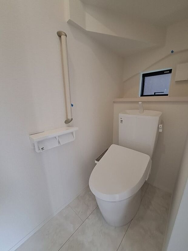 トイレにはウォシュレット機能を標準装備。
