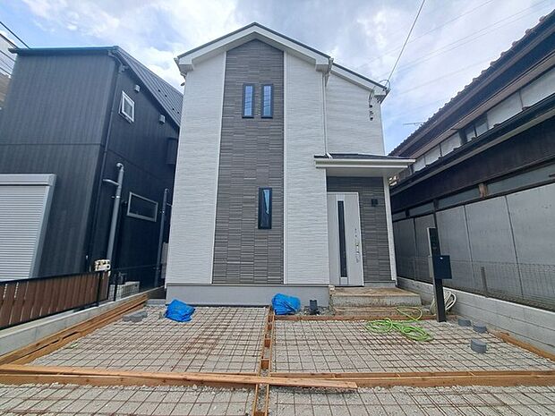 建物が完成しましたので室内のご見学予約スタート。当日のご見学予約も大歓迎です。お気軽にご連絡ください。エステート白馬国分寺店は火曜水曜も営業しております。