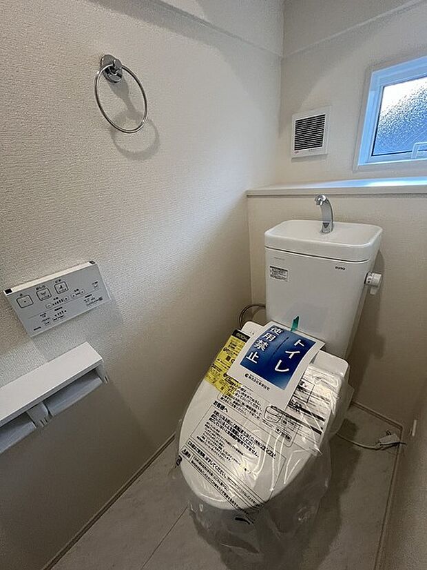トイレにはウォシュレット機能を標準装備。