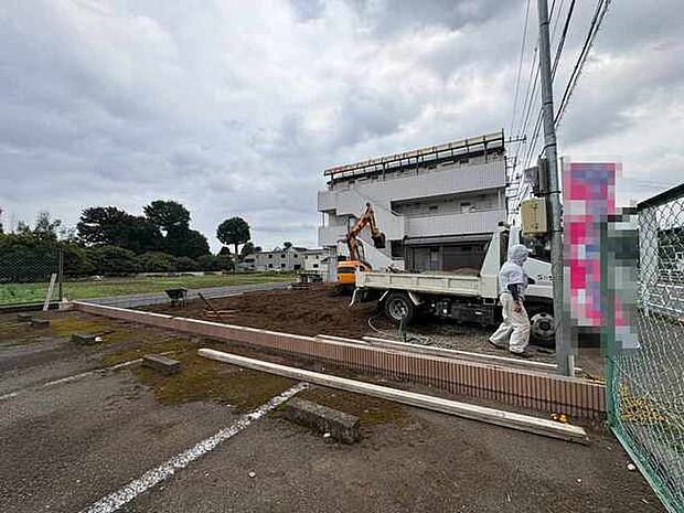 現在建物を建築中です、建築中の物件については現地確認の他、同施工会社の完成施工例のご案内、担当者のプレゼンテーションにてご検討ください。適切なご検討の方法をご説明させて頂きます。